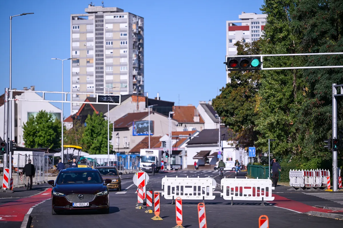 Obnovljeno gotovo 500 metara Ulice grada Vukovara u Zagrebu: nogostupi, biciklističke staze i nova rasvjeta