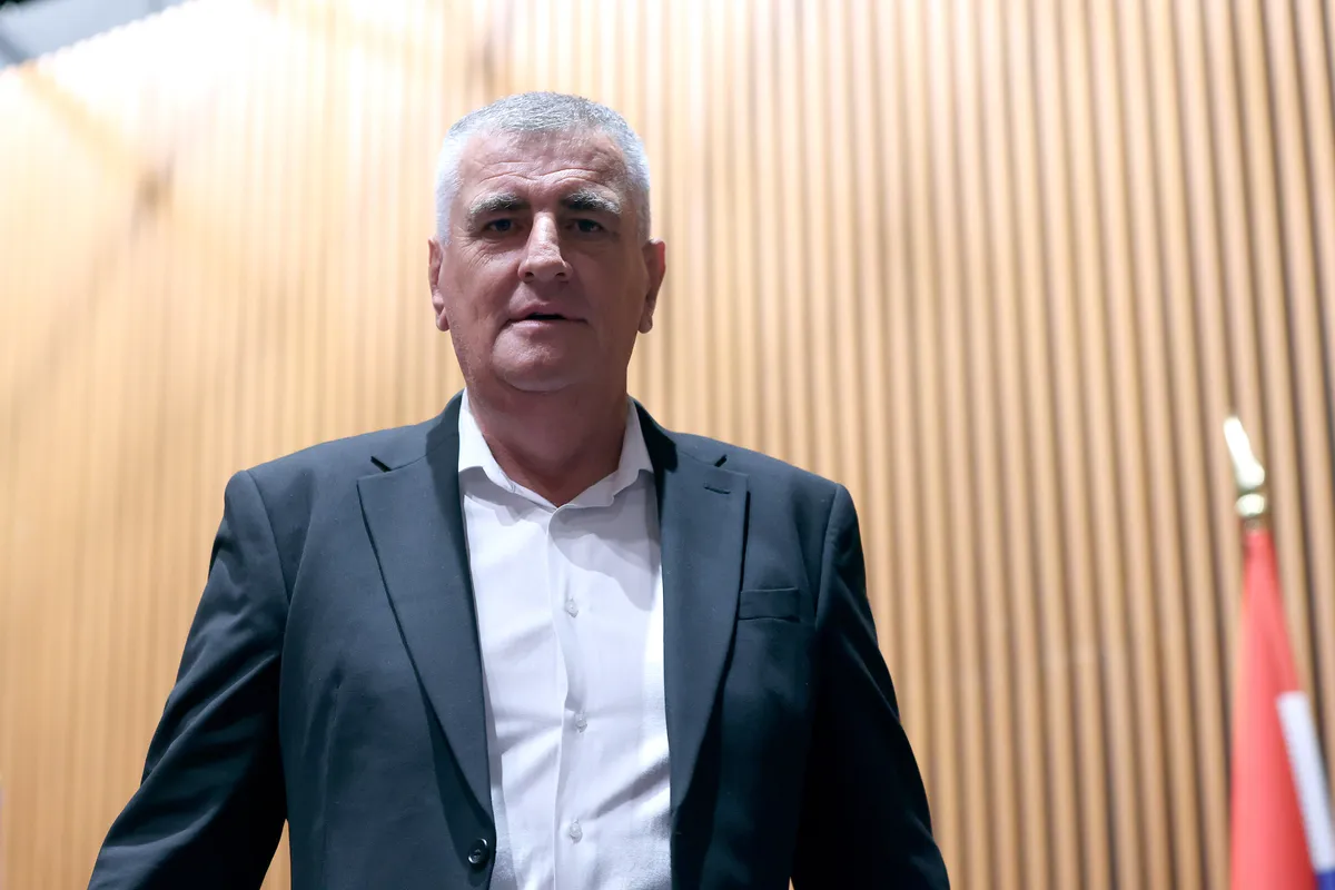 Bulj: Ne smijemo neprijatelju plaćati četničke derneke