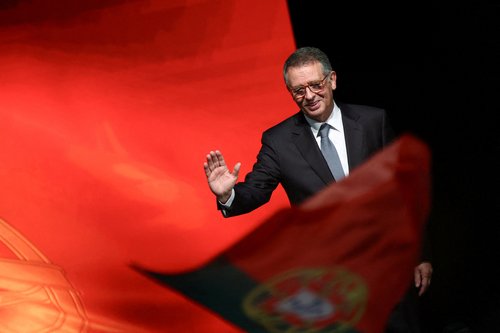 Presidential candidate and moderate Socialist Antonio Jose Seguro waves to supporters following early results on the day of the presidential election, in Caldas da Rainha, Portugal, February 8, 2026. REUTERS/Pedro Nunes TPX IMAGES OF THE DAY