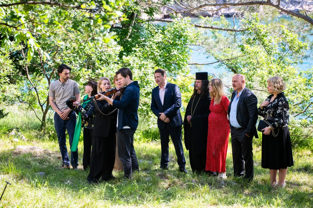 Filmski hit "Svadba" na udaru svećenika:  "Bog im je predmet sprdancije i igre"