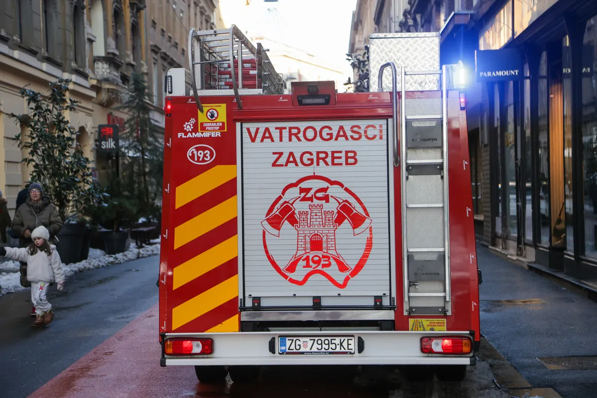 Troje ozlijeđenih u požaru u Zagrebu
