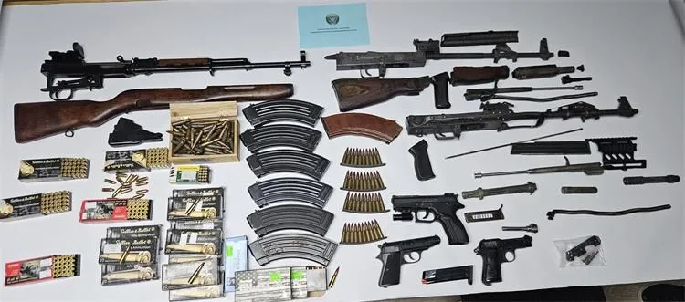 FOTO / Pritvoren Makaranin, policija pronašla pištolje, automatske puške i preko 700 komada streljiva