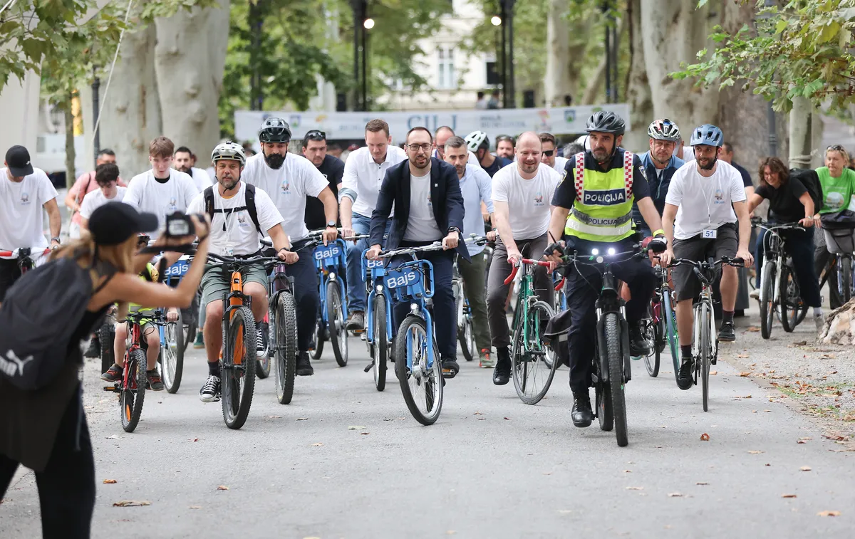 Tomašević uveo službene bicikle za zaposlenike: Ako morate na žurni sastanak...