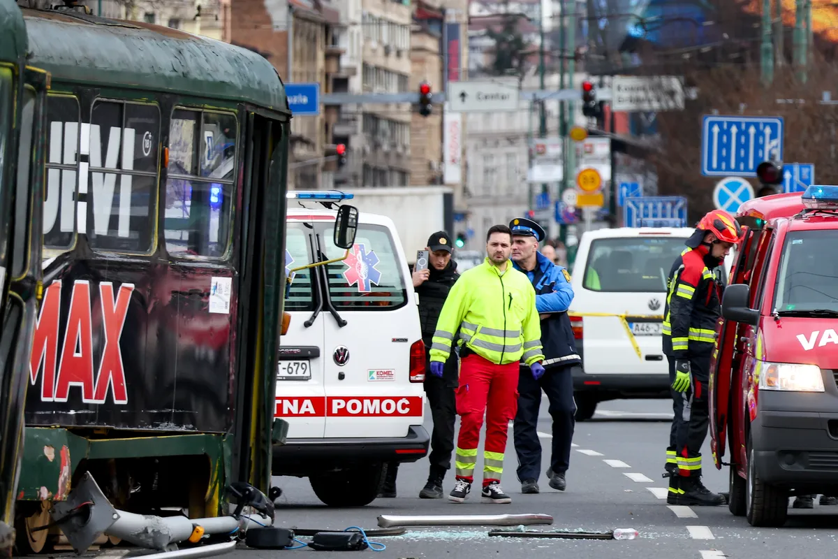 Posljedice teške nesreće u Sarajevu: Jedna osoba poginula, četiri ozlijeđene, djevojci amputirana noga
