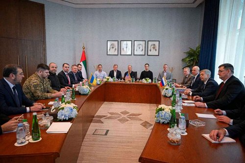 The members of delegations participating in the UAE hosted trilateral talks between the U.S., Russia and Ukraine