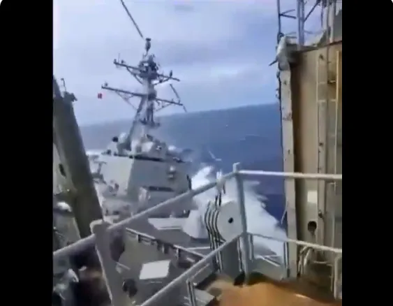 VIDEO / Pogledajte snimku sudara dvaju američkih ratnih brodova