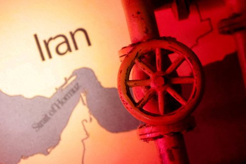 FILE PHOTO: FILE PHOTO: A map showing the Strait of Hormuz and Iran is seen behind a 3D printed oil pipeline in this illustration taken June 22, 2025. REUTERS/Dado Ruvic/Illustration/File Photo/File Photo