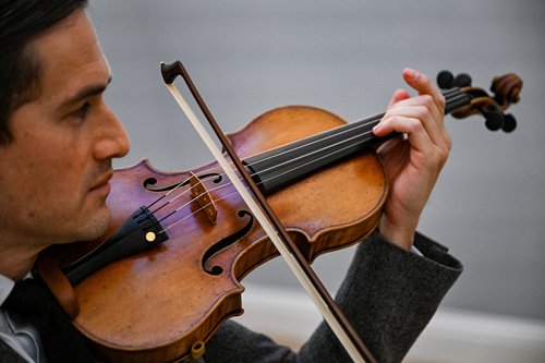 Joachim-Ma Stradivarius up for auction