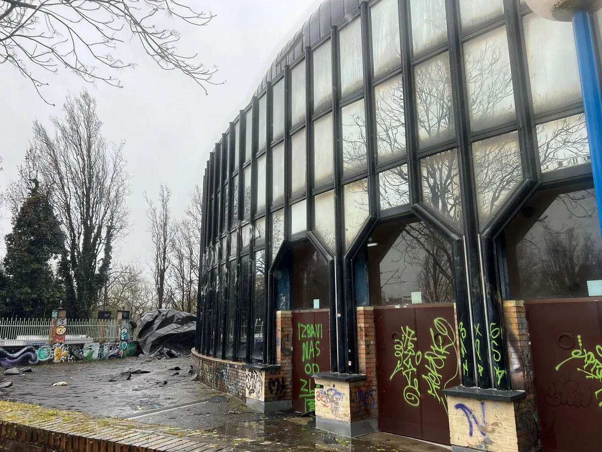 FOTO / Snažan vjetar odnio krov s Cibone