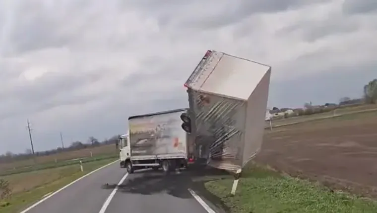 FOTO, VIDEO / Kaos zbog nevremena: Vjetar ruši sve pred sobom, tisuće bez struje. Kod Orahovice se prevrnula prikolica kamiona