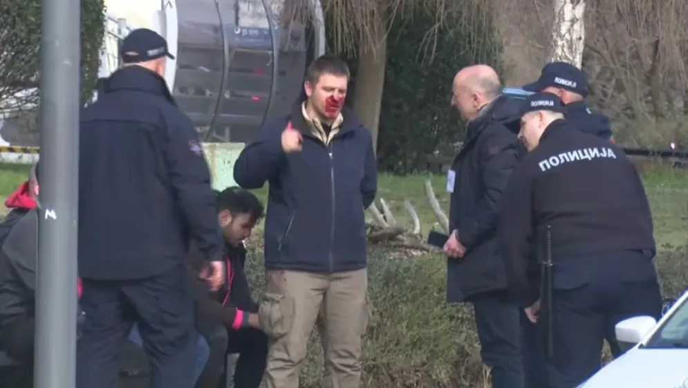 VIDEO / Kaos u Srbiji: Na biralištima tučnjava, ozlijeđeno više osoba