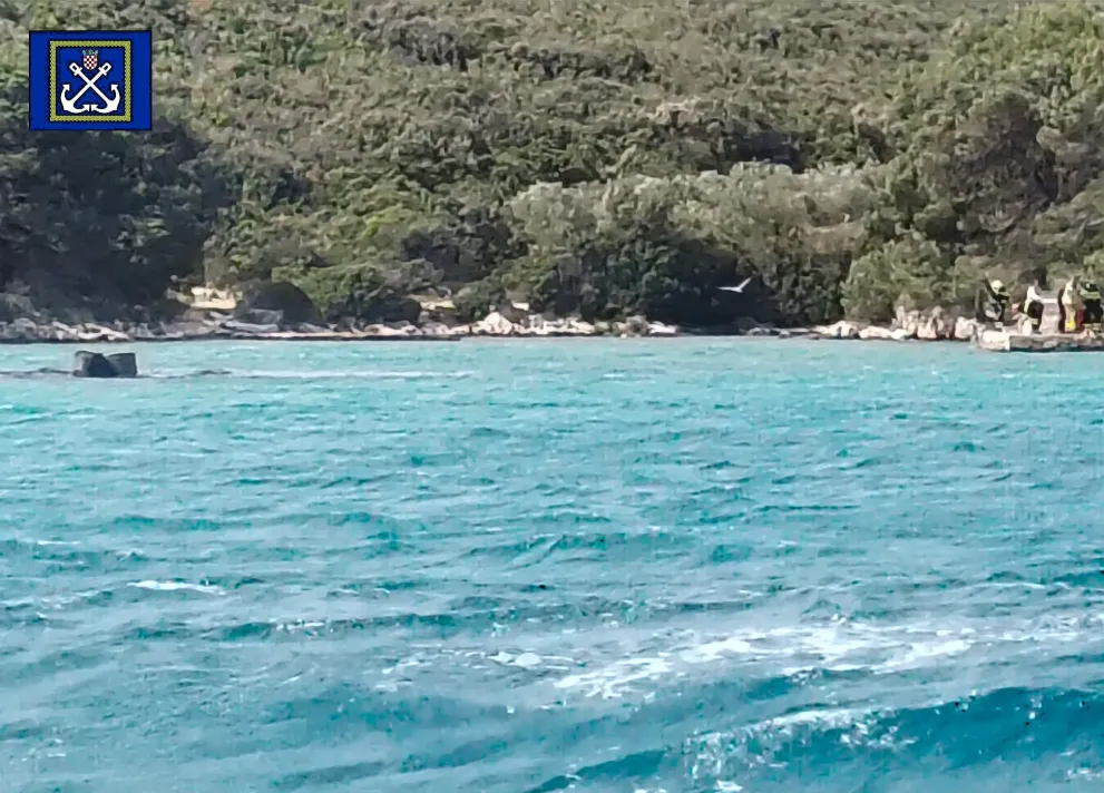 Brodica sa stranim državljanima zapalila se i potonula kod otoka Pašmana