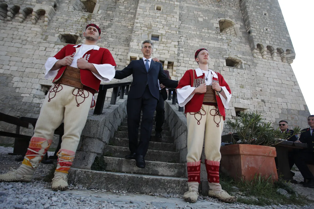 Plenković: Cilj su zajamčena mjesta u vrtićima za svu djecu i jednosmjenska nastava u svim osnovnim školama