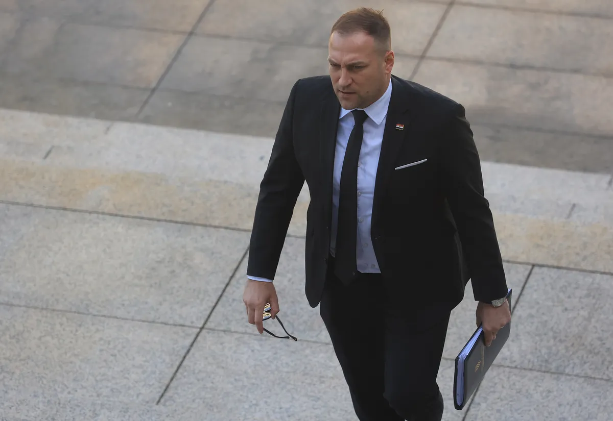 Ministar kažnjen s 2000 eura: U svoj kabinet zaposlio rođakinju kao glavnu savjetnicu