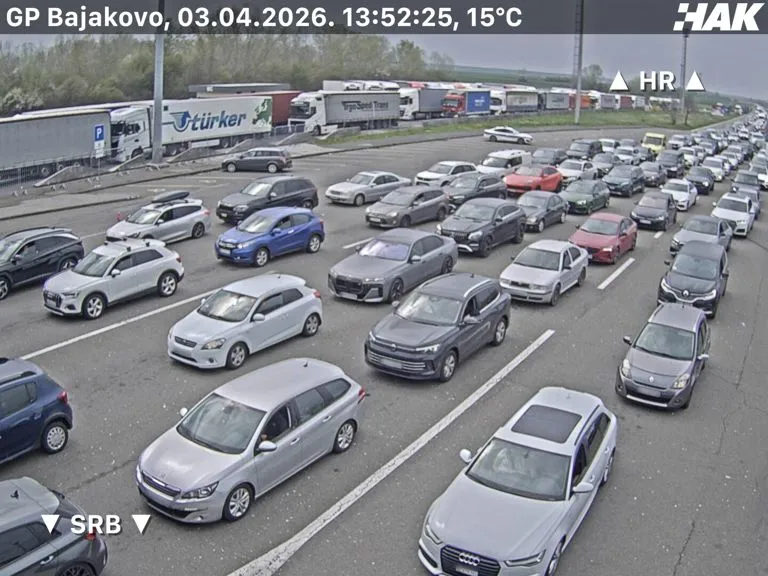 FOTO / Kolone na granici s BiH i Srbijom, na Bajakovu se čeka i do pet sati