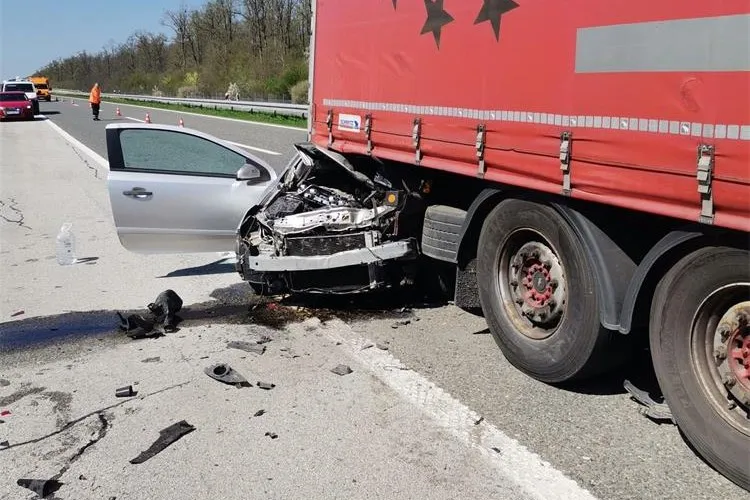 Na autocesti se zabio u kamion u koloni i poginuo