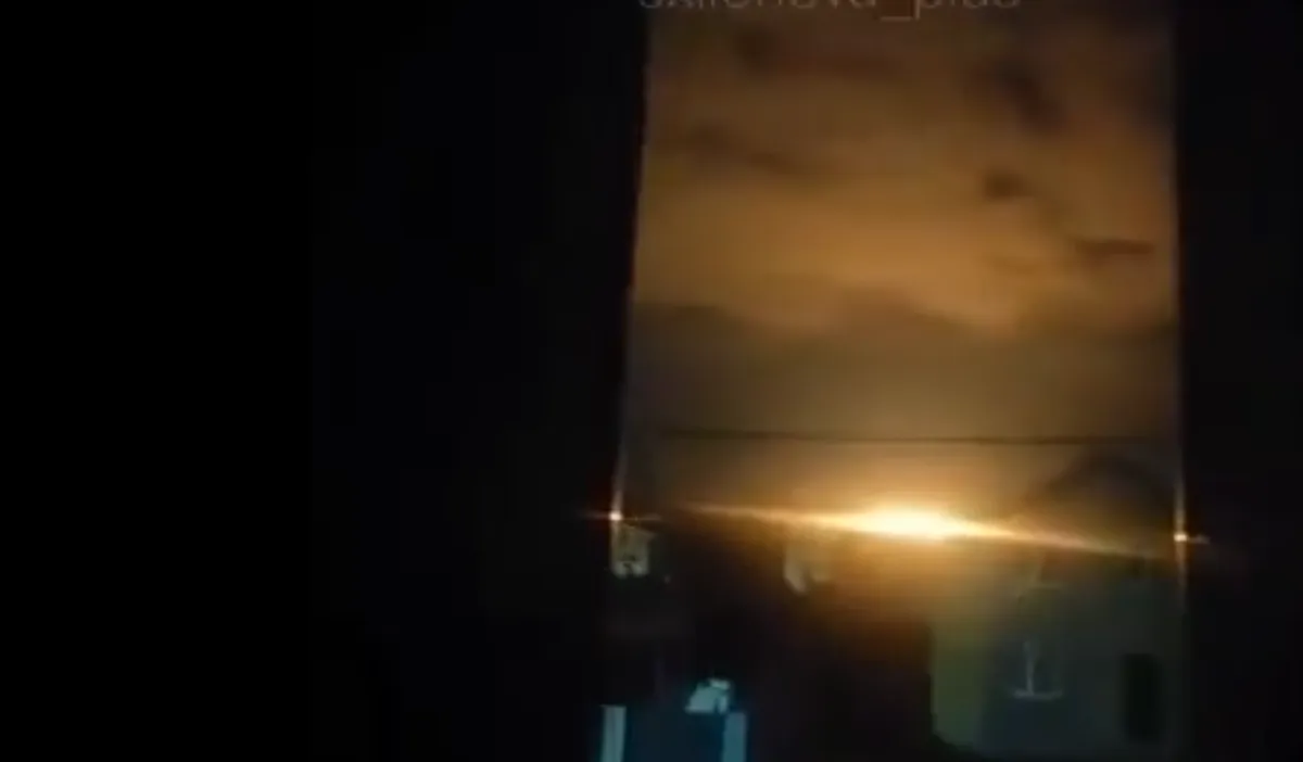 VIDEO / Ukrajina dronovima udarila na rusku naftnu industriju, gore postrojenja Lukoila