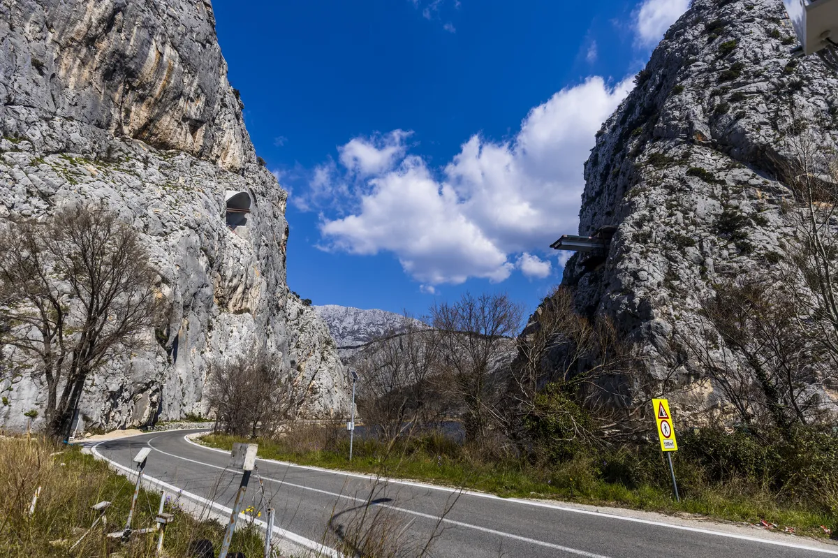 Udruge podnijele prijavu EPPO-u zbog sumnji u Omišku obilaznicu