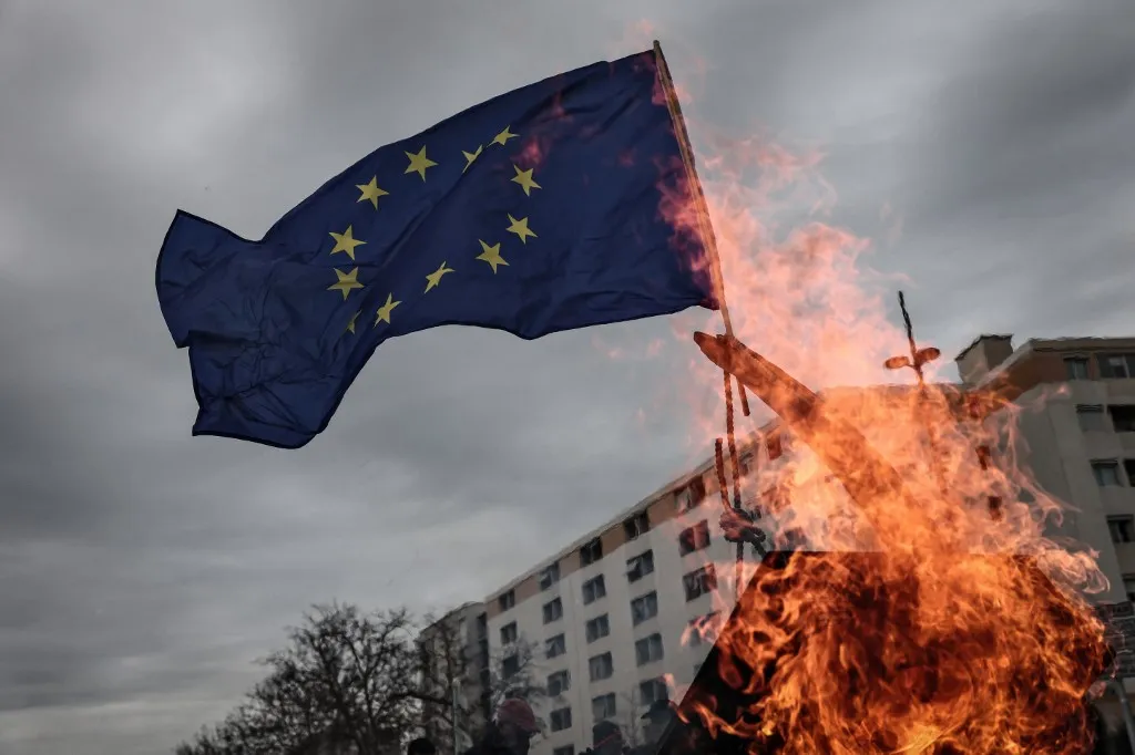 U Bruxellesu cvatu euroskeptični i desno orijentirani think tankovi, podržava ih Amerika