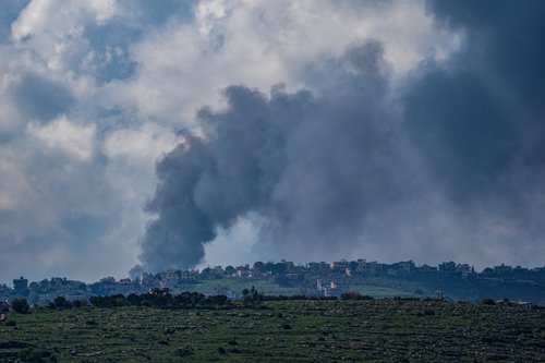 Smoke following an Israeli strike in Bint Jbeil, southern Lebanon, as seen from the Israeli side of the border, April 8, 2026. REUTERS/Ayal Margolin ISRAEL OUT. NO COMMERCIAL OR EDITORIAL SALES IN ISRAEL