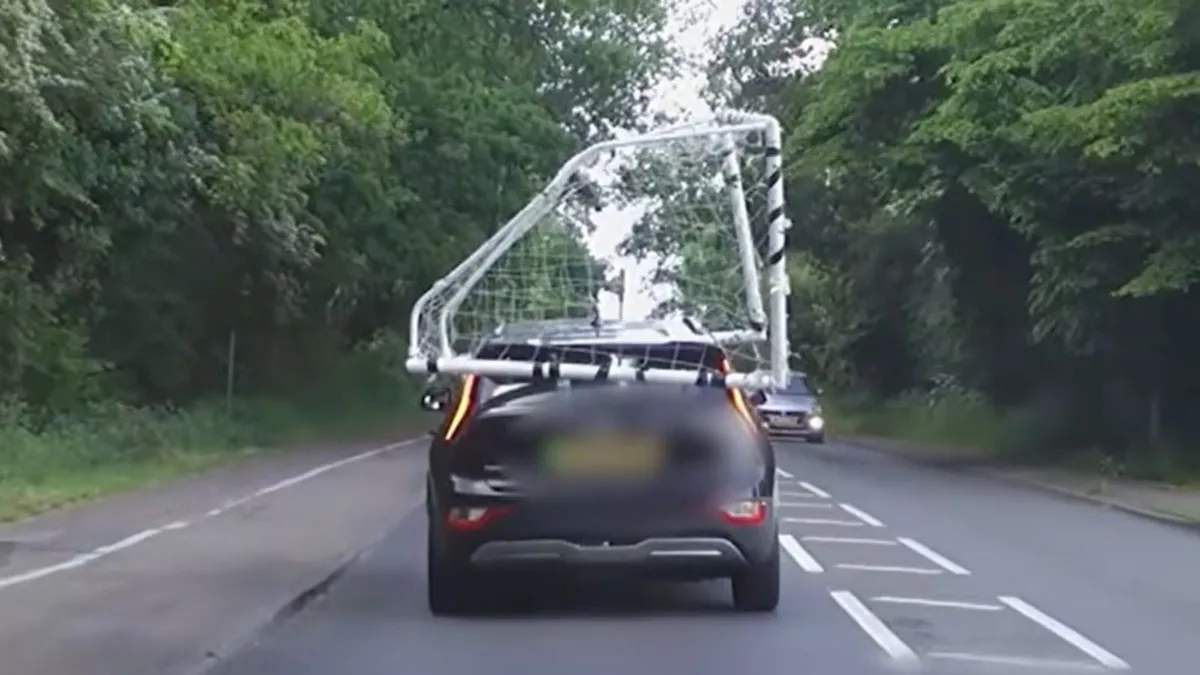Vozač kažnjen s 200 eura: Svi ostali bez riječi kad su vidjeli što prevozi na krovu automobila