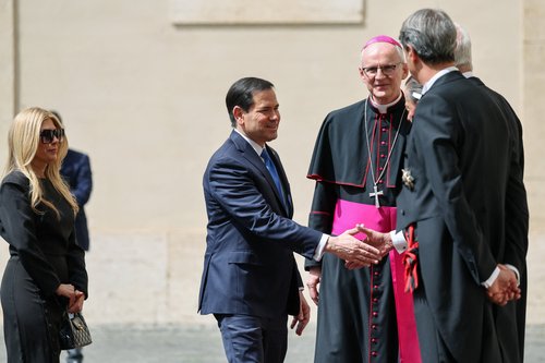 U.S. Secretary of State Marco Rubio and his wife Jeanette Dousdebes Rubio arrive at the San Damaso courtyard to meet Pope Leo XIV at the Vatican, May 7, 2026. REUTERS/Yara Nardi