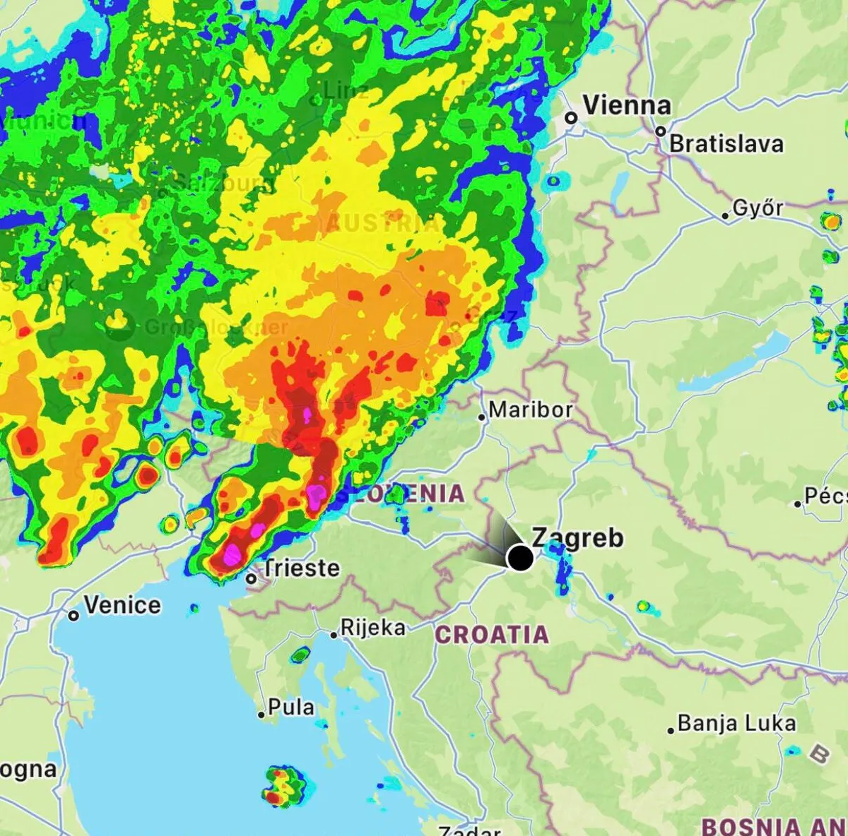 VIDEO / Nevrijeme stiglo u Sloveniju: Superćelijski oblaci d