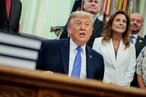 U.S. President Donald Trump speaks in the Oval Office as he signs the Secure America Act, at the White House in Washington, D.C., U.S., June 10, 2026. REUTERS/Evan Vucci
