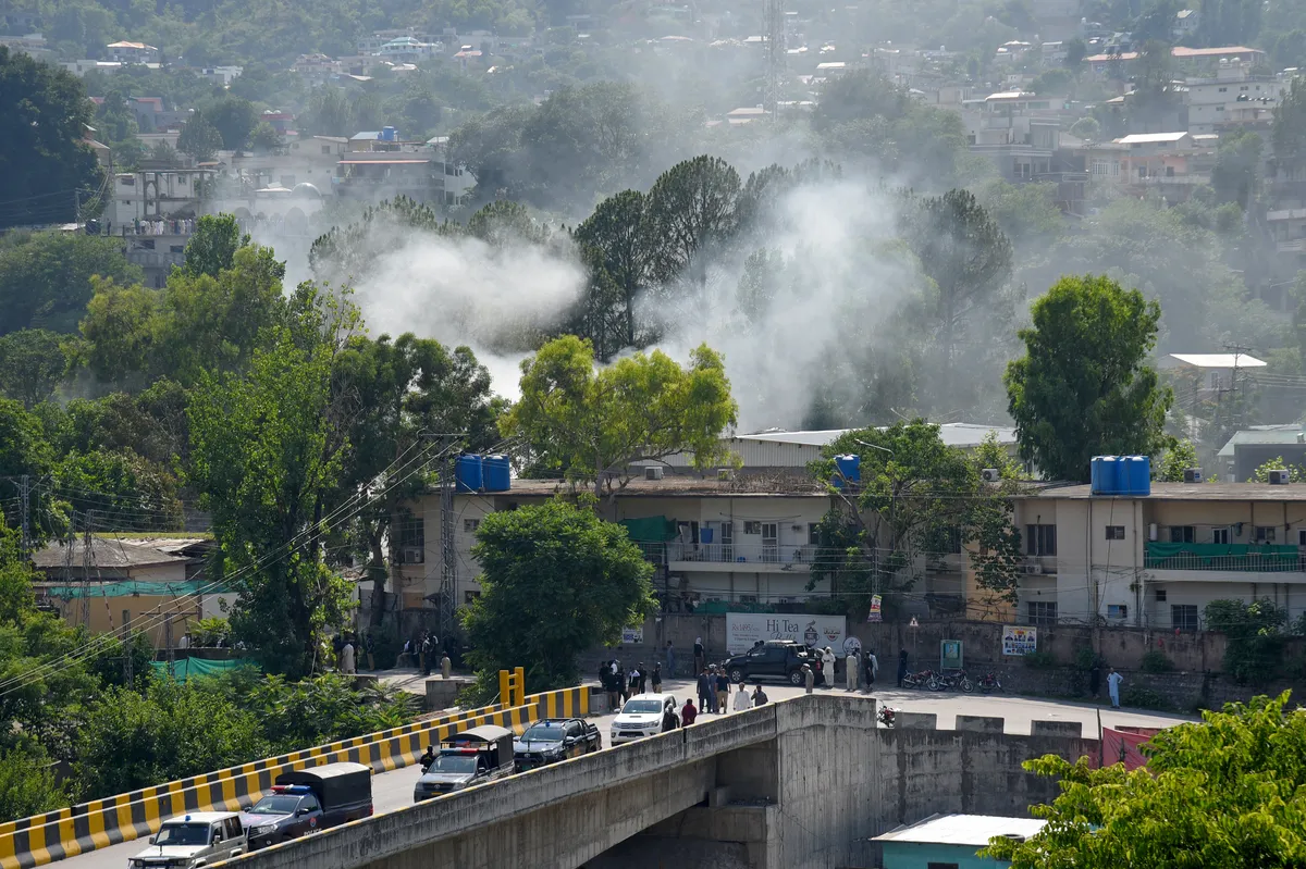 VIDEO / U Pakistanu se srušio vojni helikopter, poginule 22 