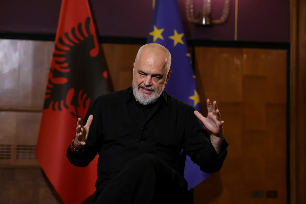 Edi Rama izvrijeđao prosvjednike: Ovo je fašistički i skandalozno, ne smijemo popustiti pred ovakvim "hajvanima"