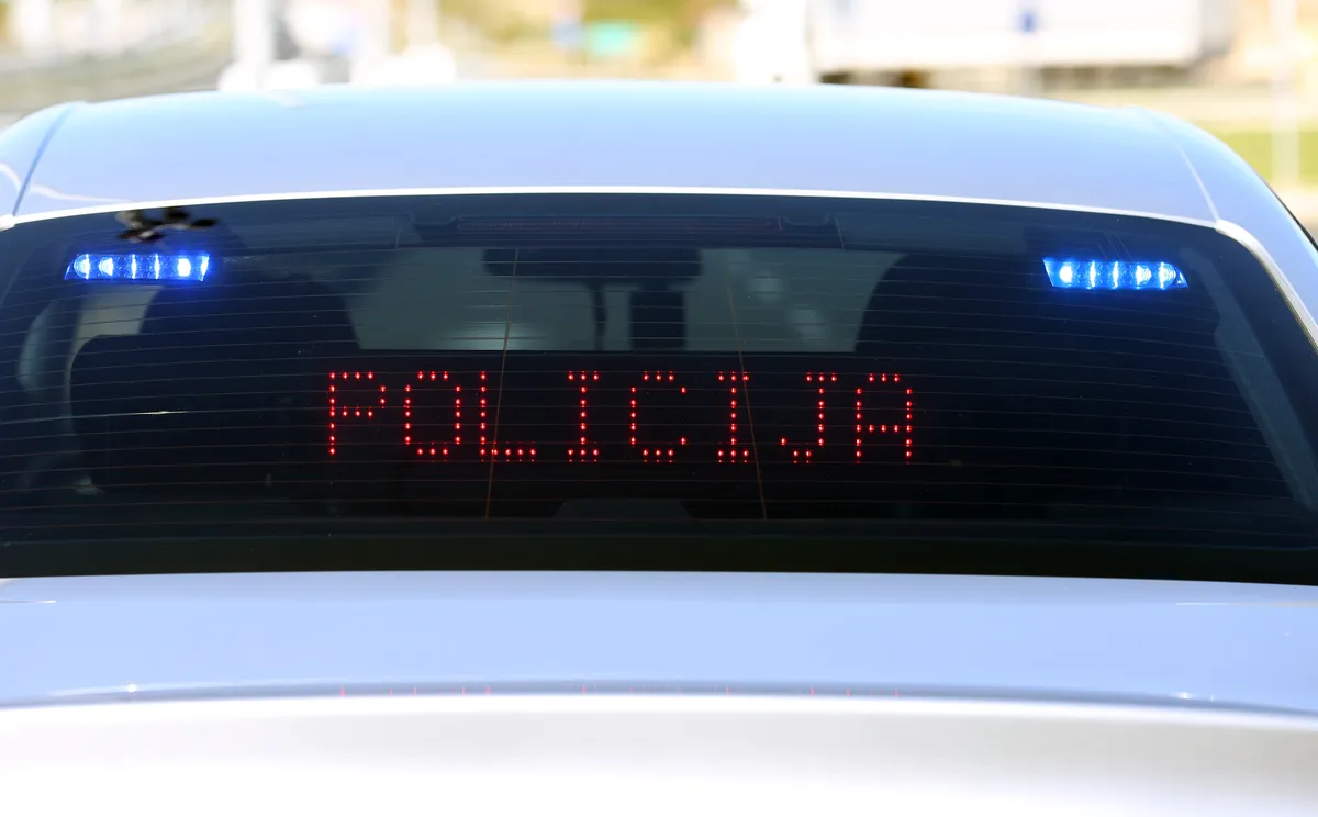 Dramatična potjera u Dalmaciji: Prevrnuo se presretač, policajci završili u bolnici