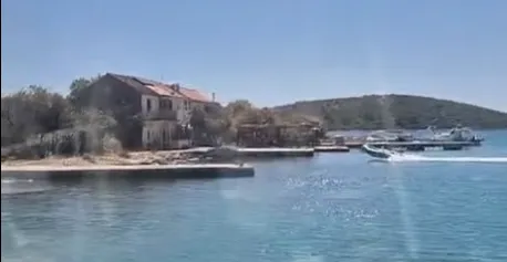 VIDEO / Gumenjak se zabio u stijene kornatskog otoka: "Sve veći i veći neredi na moru"