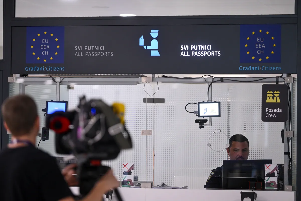 The Times: Dvostruka biometrijska provjera u Hrvatskoj zbunjuje putnike