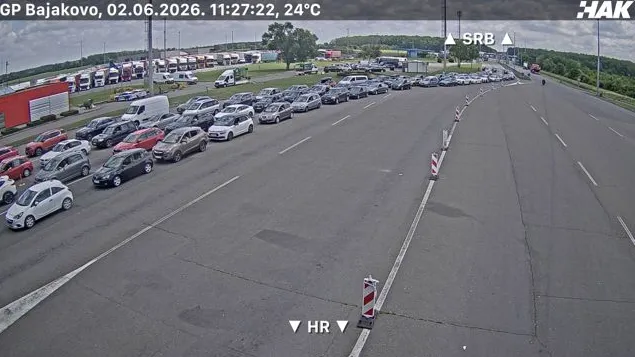 Kaos na granici: Kamioni na Bajakovu čekaju i do šest sati, gužve na više graničnih prijelaza