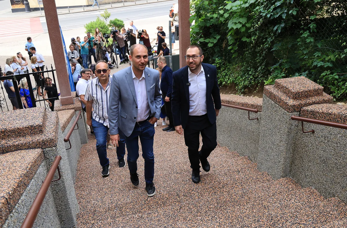 U obnovu Schlosserovih stuba Zagreb uložio 1,7 milijuna eura, Tomašević komentirao istraživanje o ZET-u