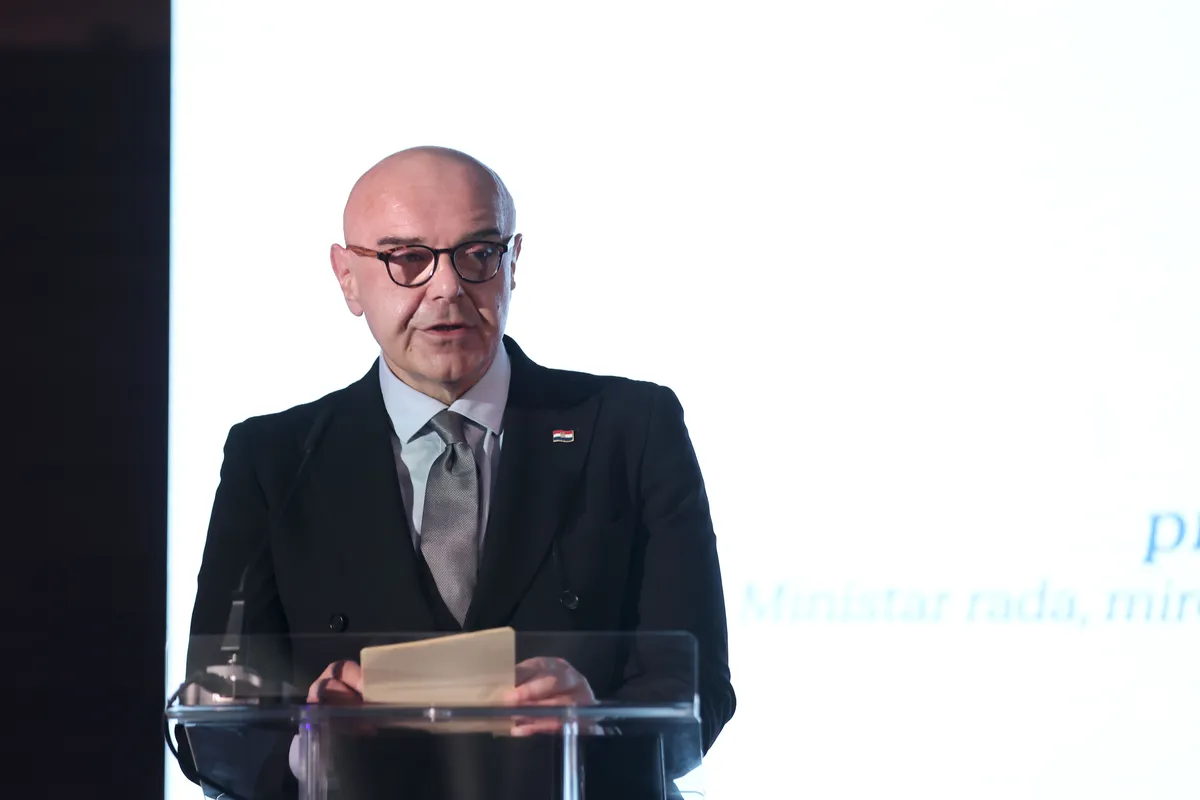 Ružić predstavio elektroničku evidenciju radnog vremena: Evo
