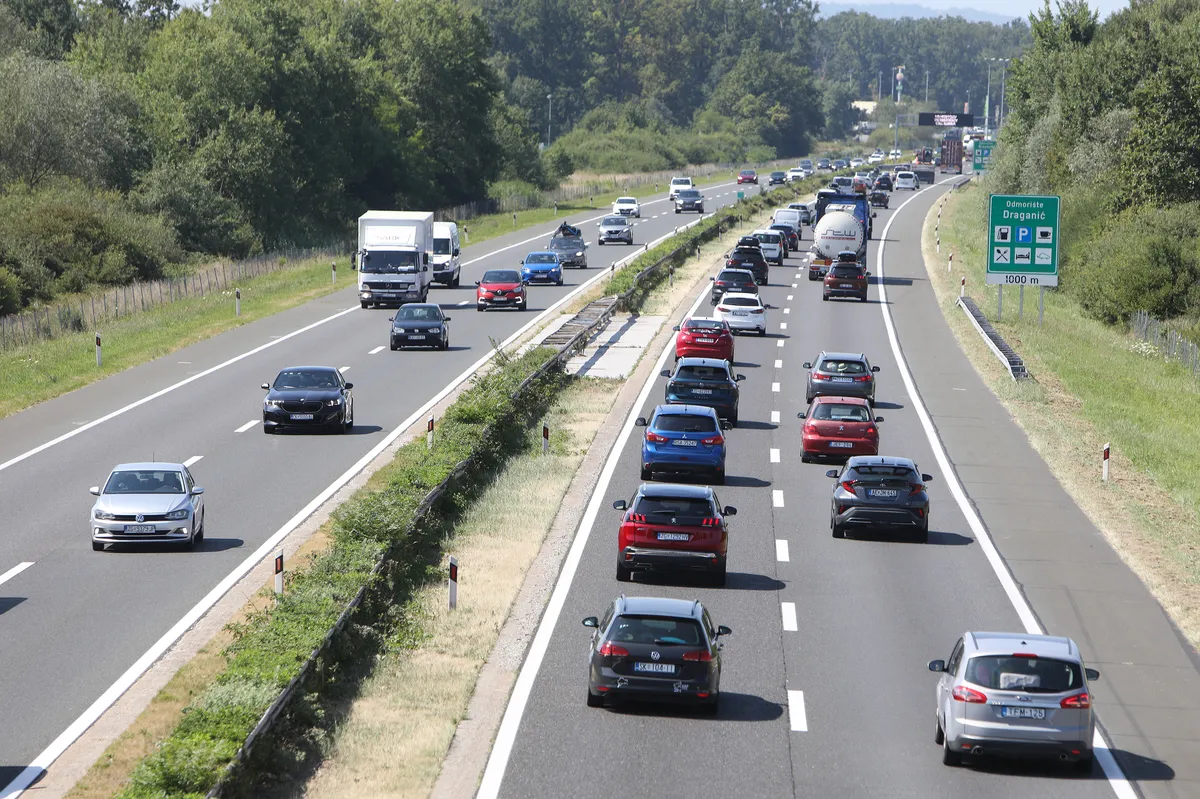 Na benzinskim postajama na autocestama sva su goriva skuplja. Usporedili smo cijene