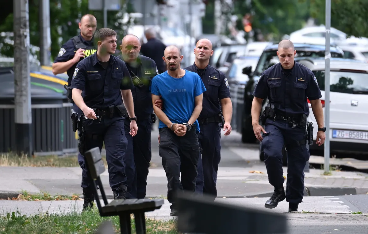 FOTO / Panika u Novom Zagrebu: Muškarac prijetio bombom kod osnovne škole, ubrzo je uhićen