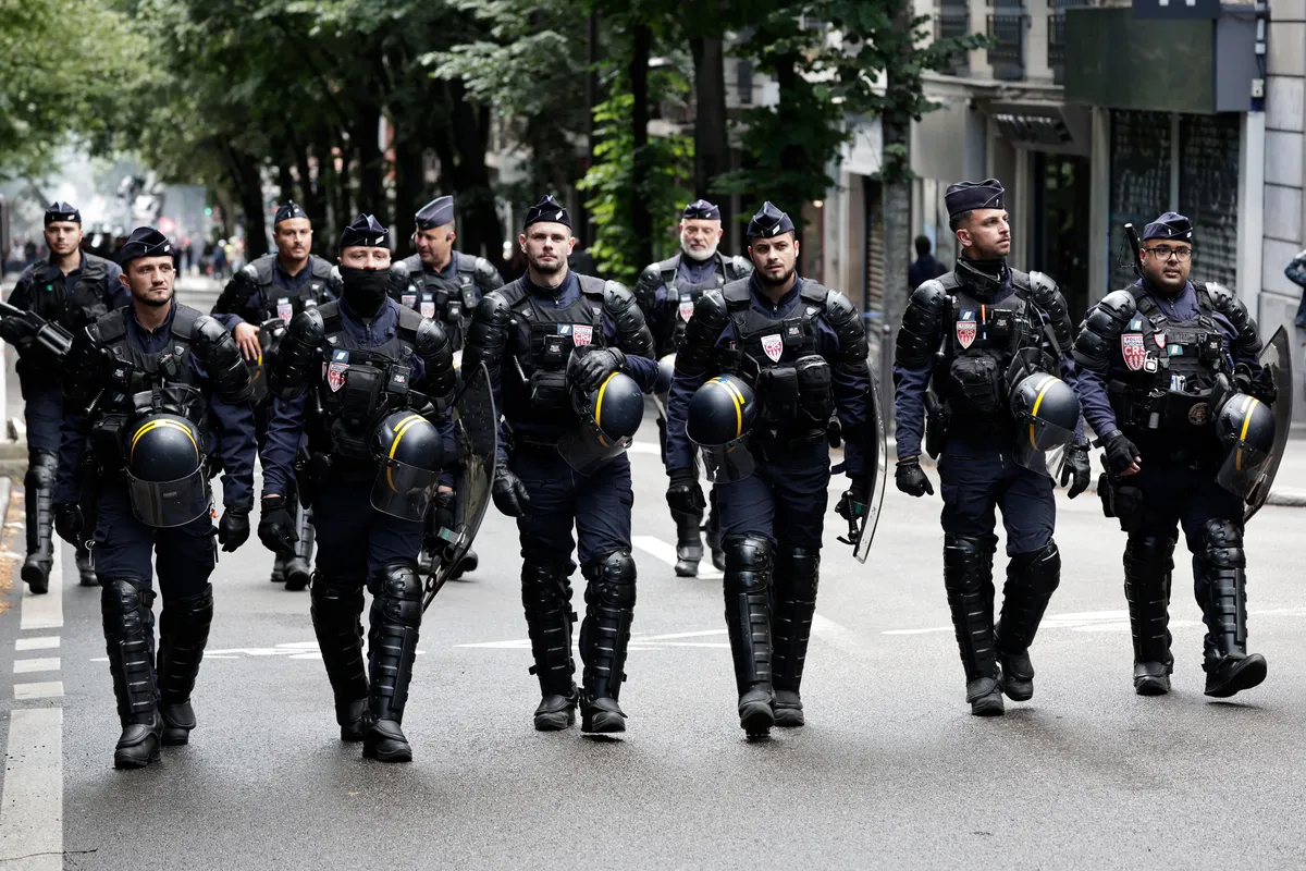 Pariz pod neviđenim mjerama sigurnosti: Tisuće policajaca, zabrana alkohola, uvodi se i QR kod
