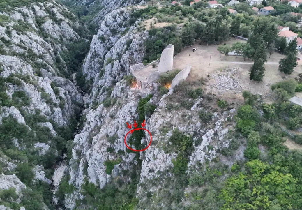 FOTO / Muškarac deset sati visio naglavačke između stijena: Pogledajte dramatičnu akciju spašavanja