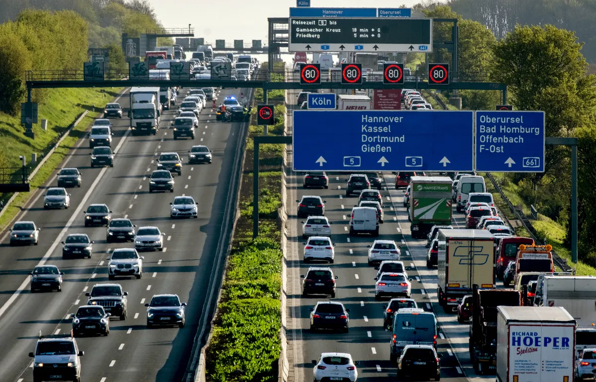 Užas u Njemačkoj: Vozila u krivom smjeru na autocesti. Dvoje mrtvih, troje djece kritično