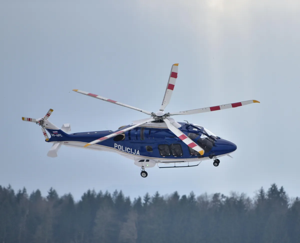 Opljačkano vozilo za prijevoz novca. Policija blokirala ceste, u zraku i helikopter