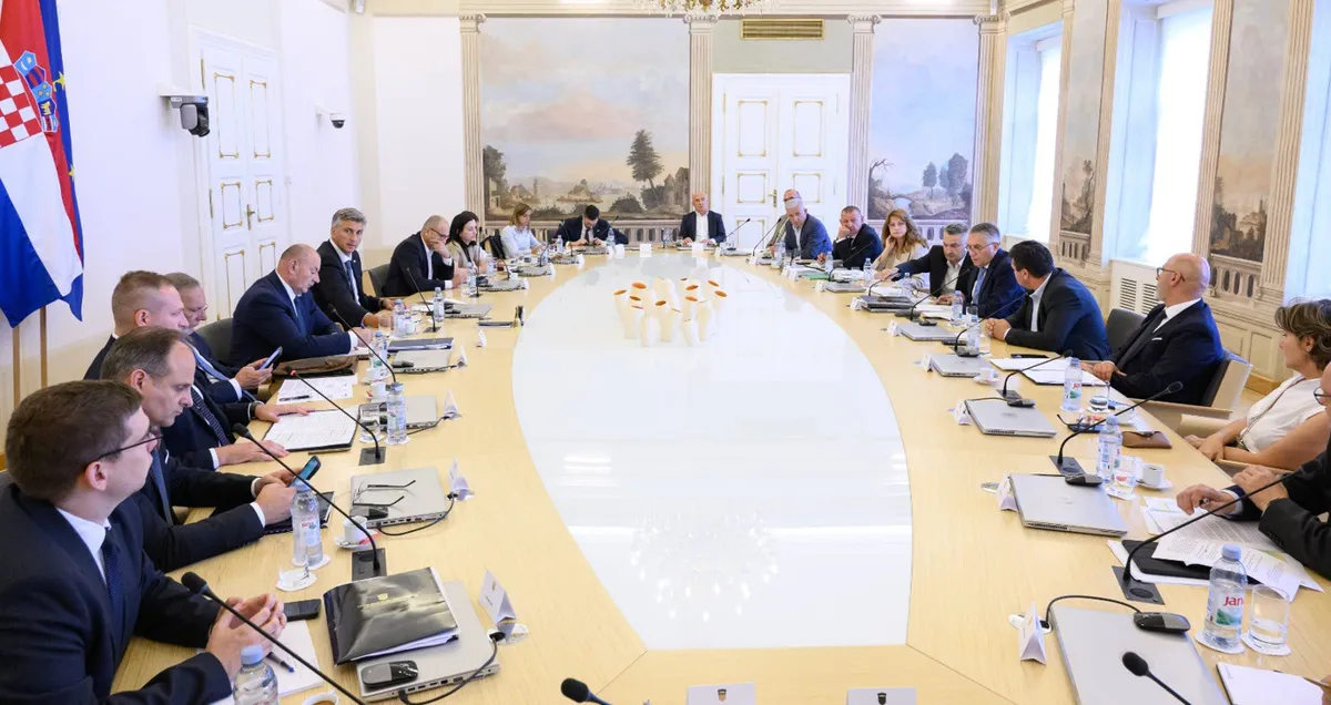 Plenković na radnom sastanku u Vladi o suzbijanju ASK