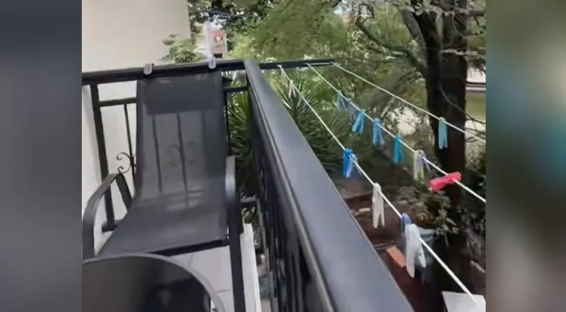 VIDEO / Turistkinju na odmoru u Hrvatskoj zbunio neobičan zvuk s balkona, reakcije su postale hit