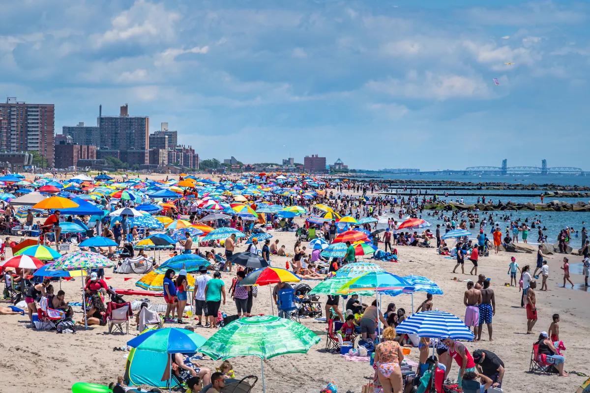Ozbiljno upozorenje uoči najvažnijeg praznika: Na američkim plažama vreba "bakterija koja jede meso"