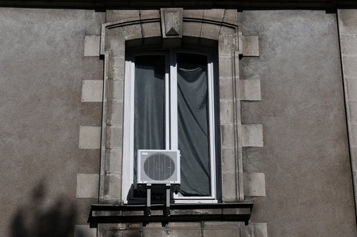 2026-06-25T092140Z_138538331_RC2W0MAEK5MB_RTRMADP_3_EUROPE-WEATHER-FRANCE-HEAT