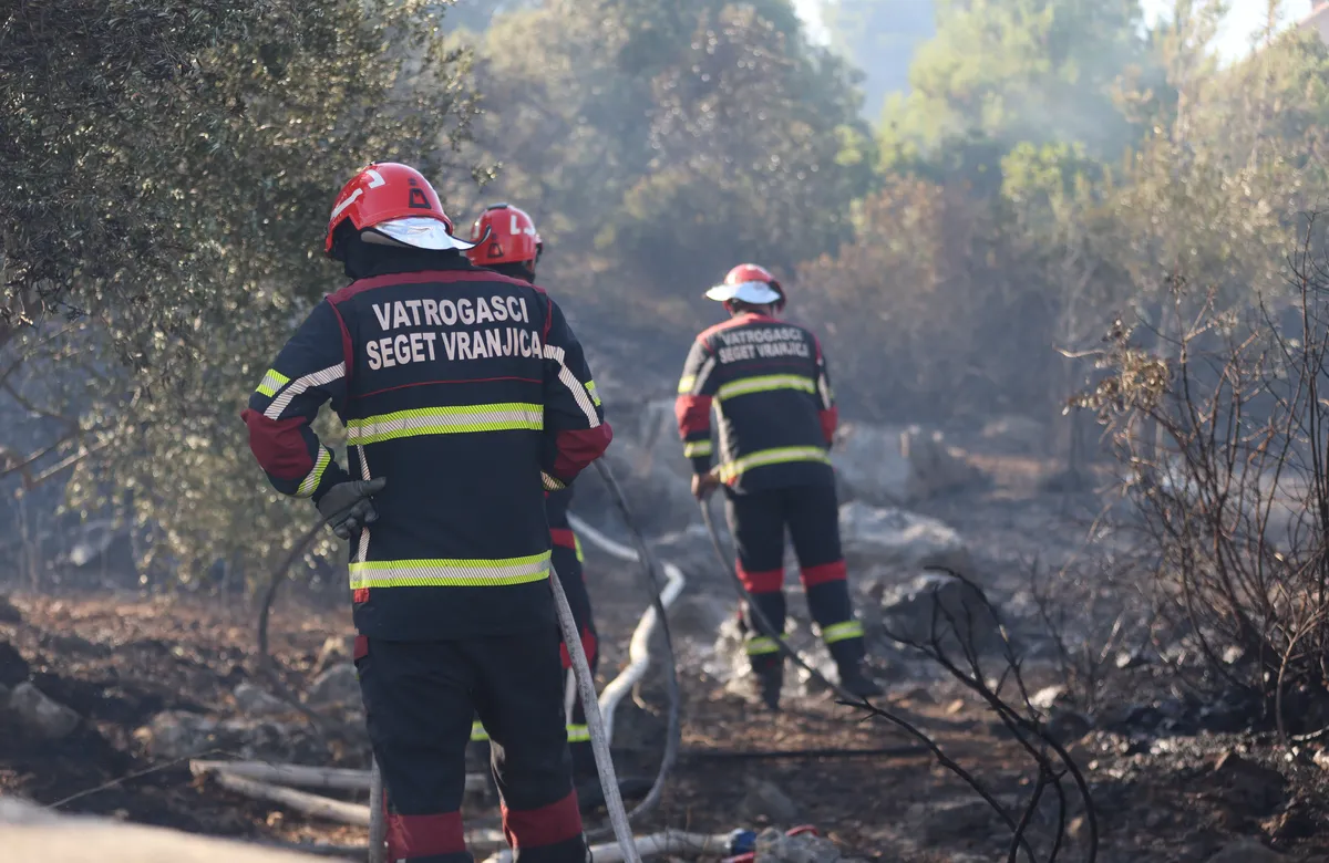 Dalmatinski vatrogasci imaju pune ruke posla, u 24 sata buknulo nekoliko novih požara