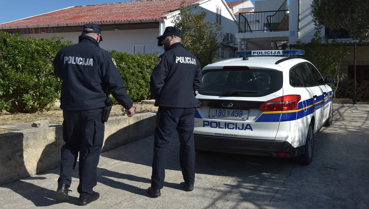 Mladić izboden na Pagu, jedna osoba uhićena: "Sve je puno policije"