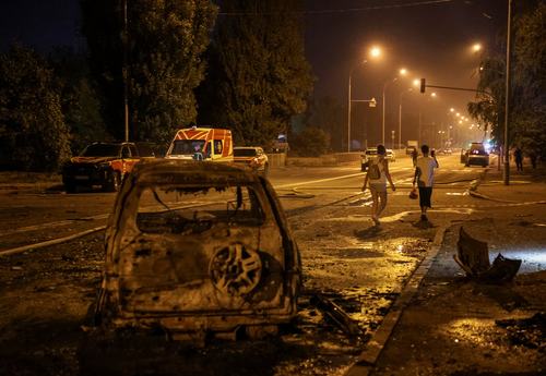 Residents leave the site of a Russian missile strike, amid Russia's attack on Ukraine, in Kyiv region, Ukraine August 1, 2026. REUTERS/Anatolii Stepanov