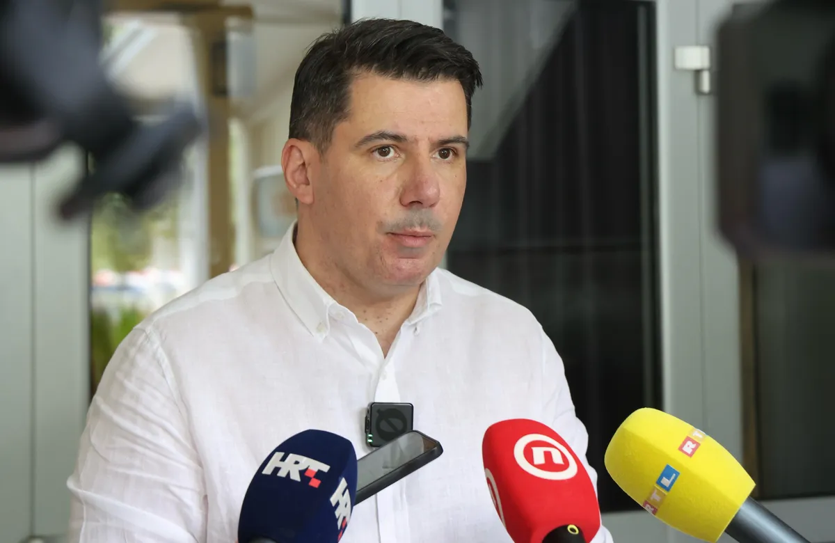 Grmoja: "Želudac me boli - sjediti i biti na tako malom prostoru s istim ljudima koji su trovali našu Liku"